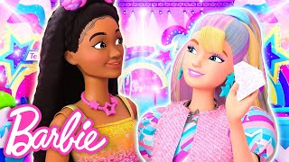 BARBIE E BARBIE CONHECEM AS BONECAS TOTALLY HAIR! 💇‍♀️💕 | Barbie Fashion Fun em Português | Clipe