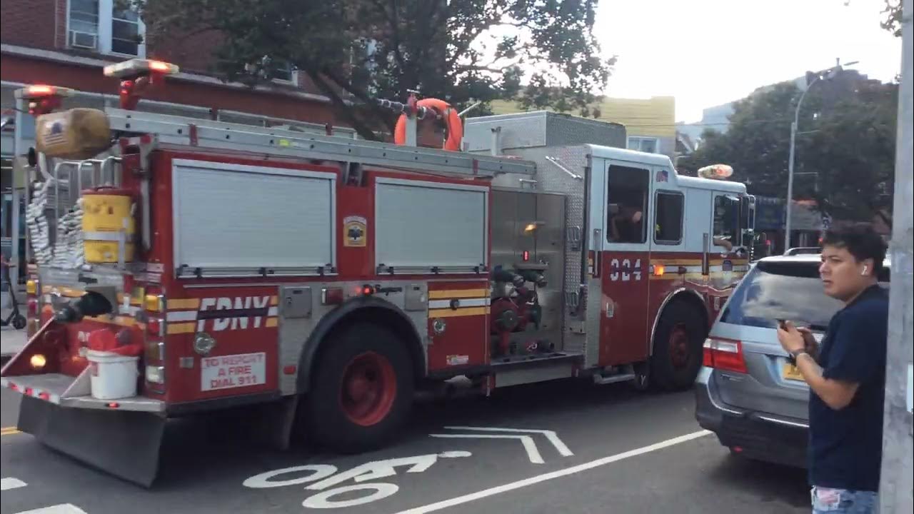 FDNY Engine 324 Spare gave me a toot while responding - YouTube