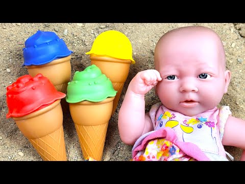 learning colors and washing sand molds