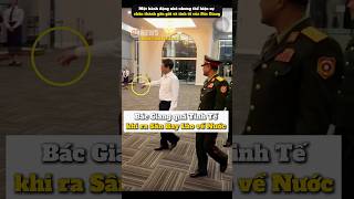 Mr. Giang delicately greets Lao friends at the airport #generalphanvangiang #laos #happiness #love