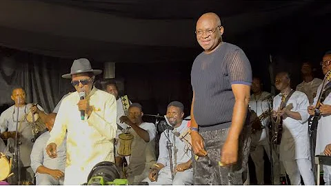 H.E AYODELE FAYOSE DANCE ON KING SUNNY ADE STAGE AT HIS 65TH BIRTHDAY THANKSGIVING RECEPTION 
