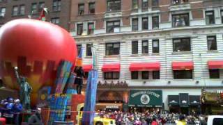 Kanye West vs Taylor Swift Macy Thanksgiving Parade 2010 Net Worth
