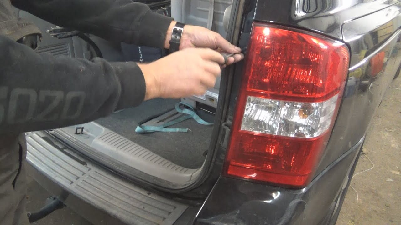 Lampa Tył Wymiana Żarówki Kia Carnival Iii Sedona - Youtube