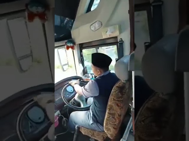 Bus Sinar Jaya, yg Sering naik Bus ini pasti hapal class=