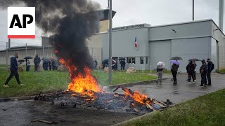 Manhunt underway in France for armed assailants who gunned down officers