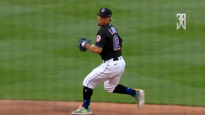 Francisco Lindor, Javier Báez, MIC'D UP on Clemente Day!