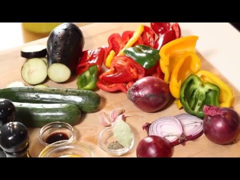 Video: Kako Kuhati Povrće Ratatouille U Tavi