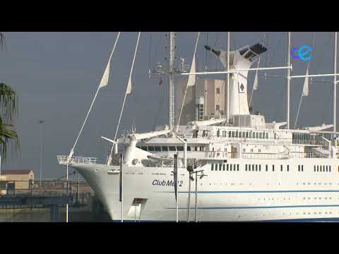 El velero crucero Club Med 2 atraca en Ceuta, por una horas, este sábado