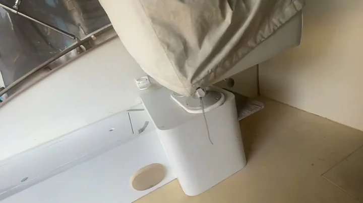 1953 Rybovich 36’ - interior walk thru