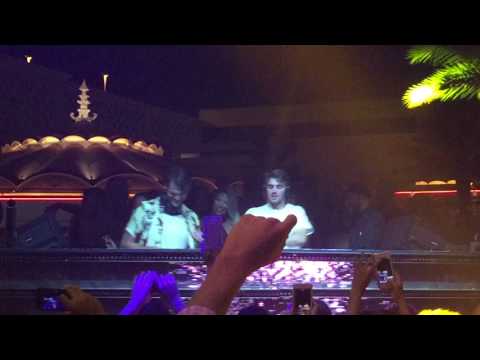 the-chainsmokers---something-just-like-this-live-at-xs-las-vegas-7.14.17