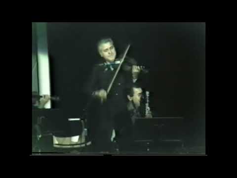 VIDA PAVLOVIC - UZALUD TE TRAZIM U DRUGOM COVEKU (SAVA CENTAR 1987 LIVE)
