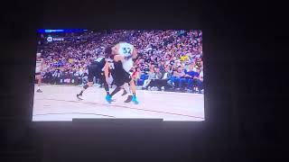 Towns bulldozes Murray, not called for obvious charging foul