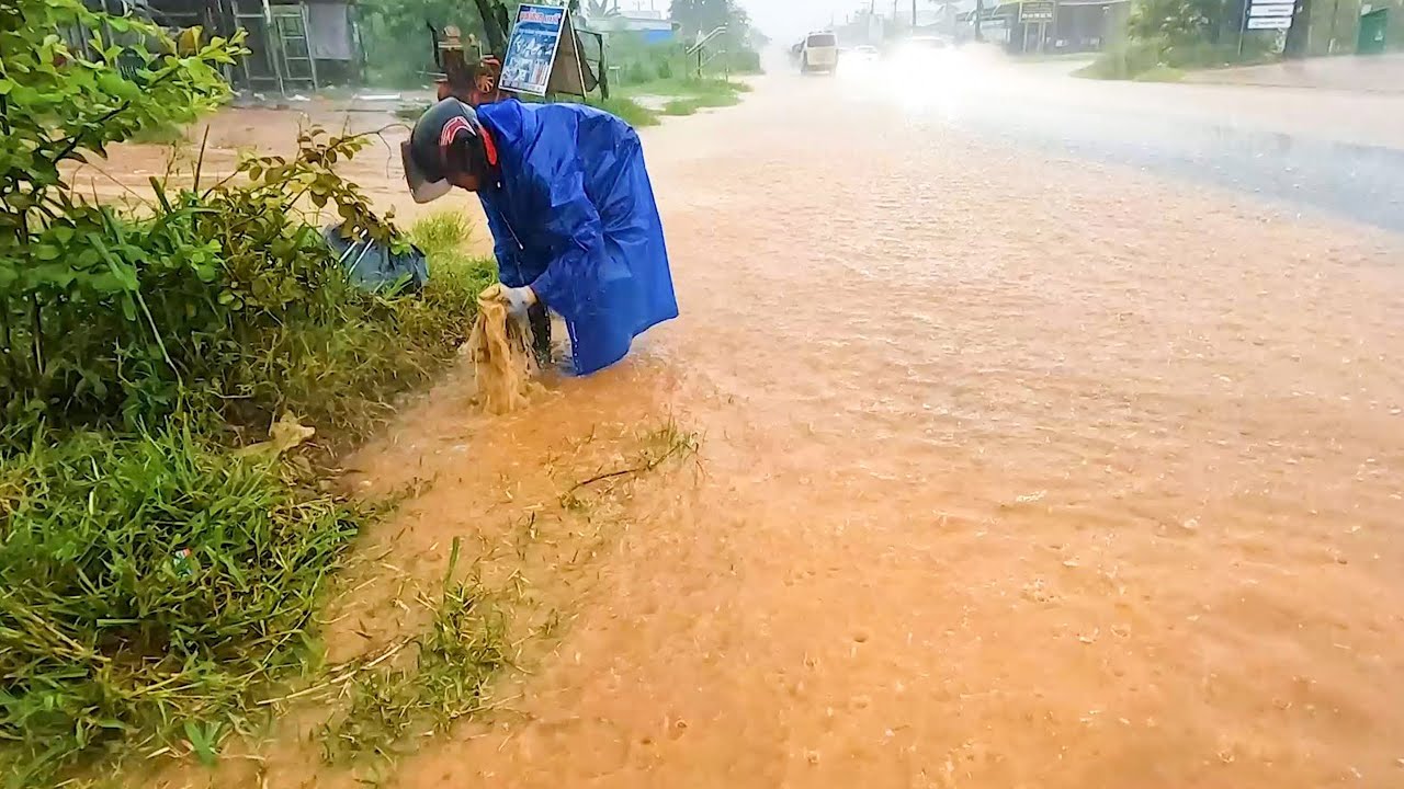 Wow OMG!!! Massive Flooding Road While Raining Still Heavy Rain Drain ...