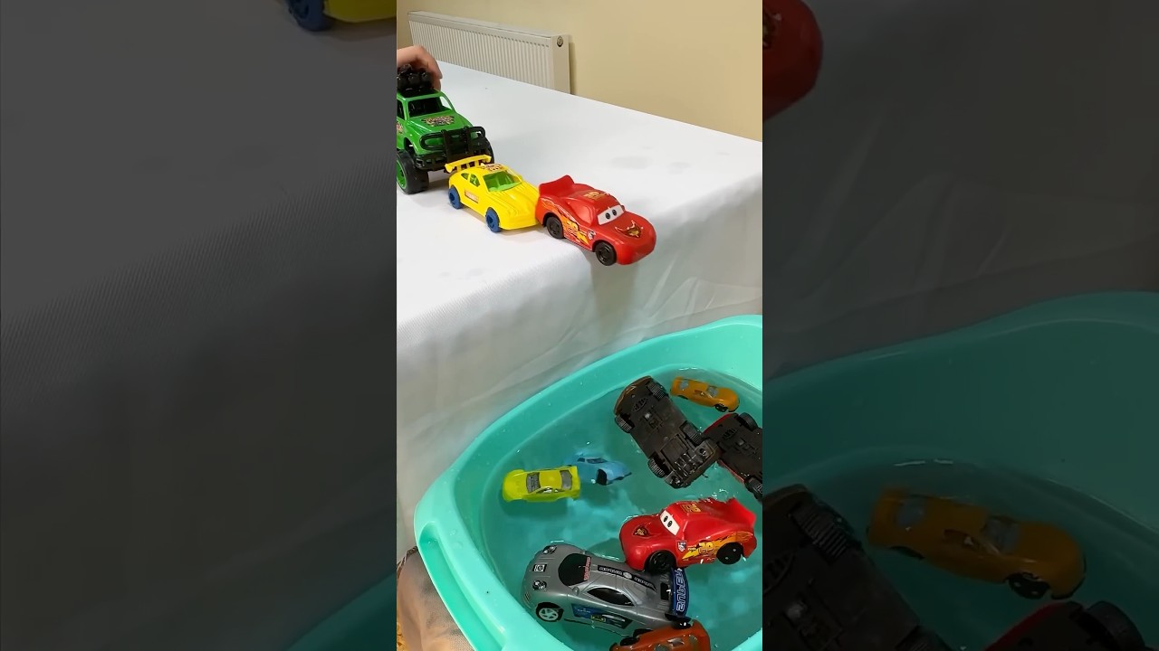 Cars McQueen jump into water | 