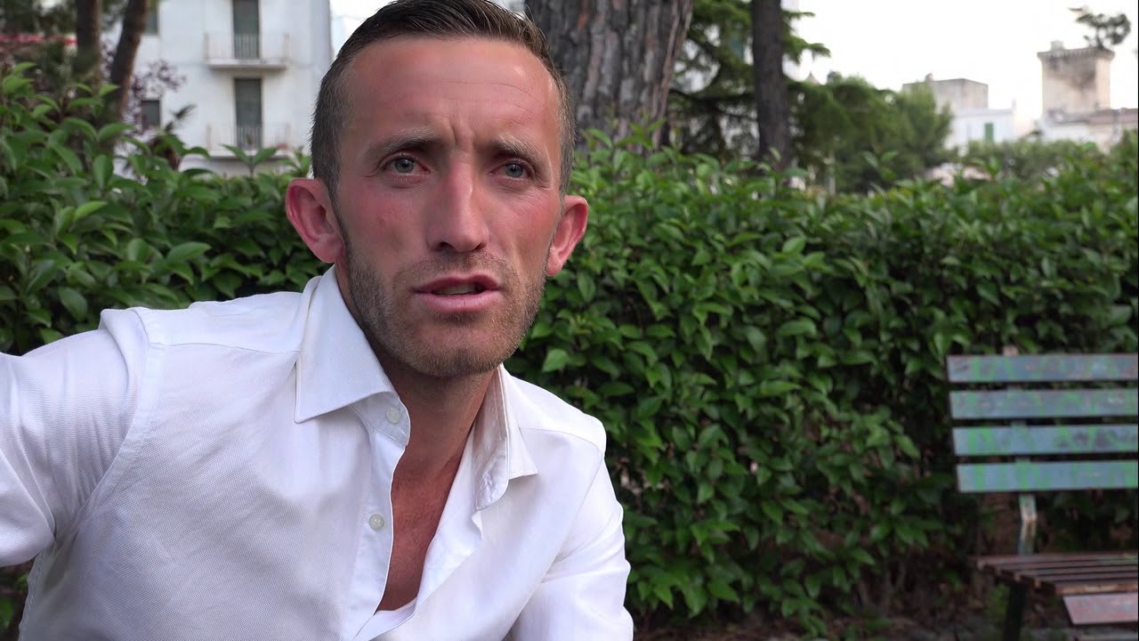 Solidarietà a famiglia rom in Albania