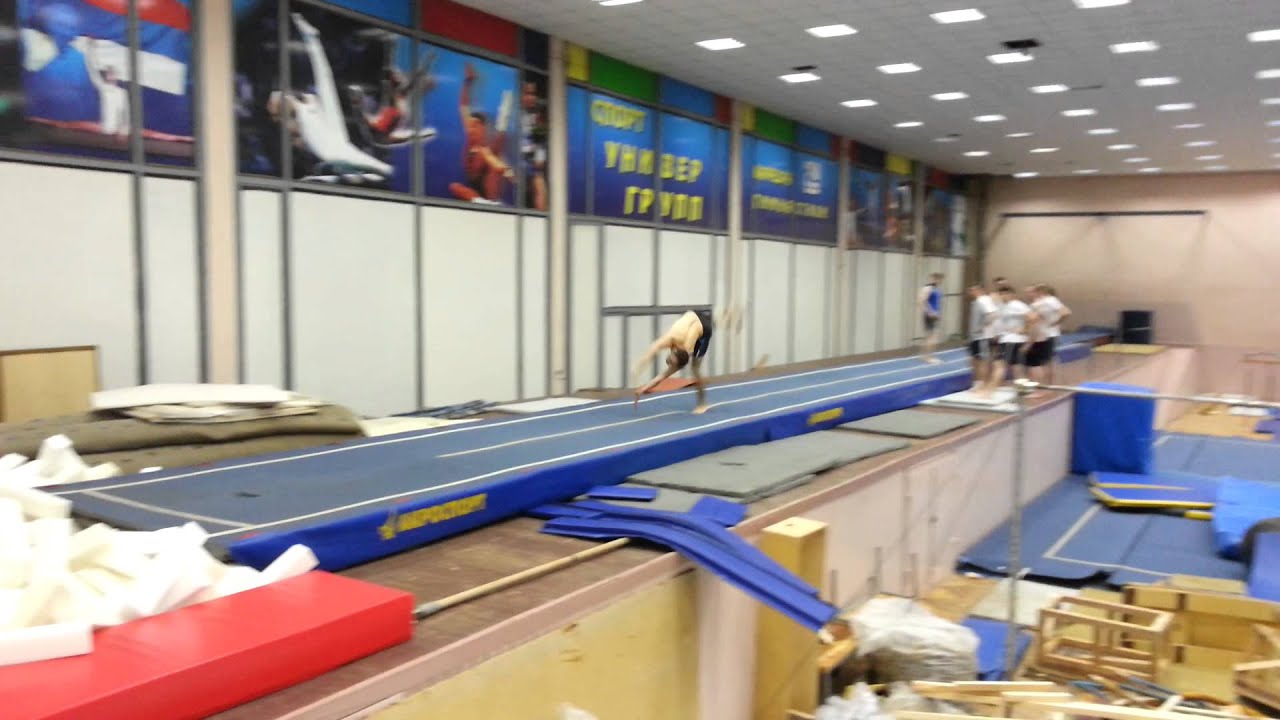 Колян Сергунцов - рондат, фляг, двойное сальто назад - YouTube