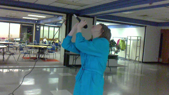 Stephanie Dix singing at Candu dance.MP4