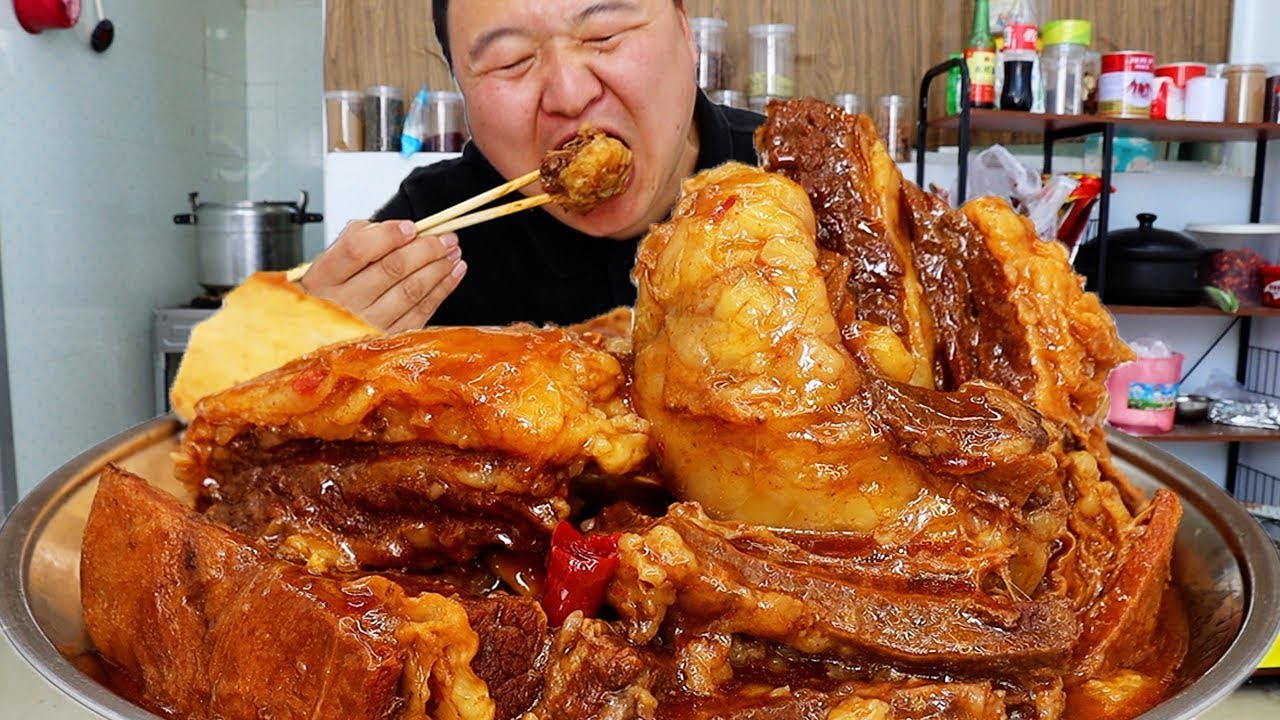 A Qiang made 10 pounds of ”braised steak”, which was soft, tender and juicy and really satisfying!