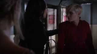 Pretty Little Liars 6x10 -  Emily Punches Sara Harvey In The Face & Knocks Her Out Resimi