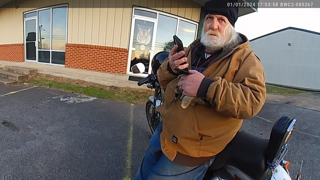 Man with a suspended license gets surprised by police at a traffic stop ...