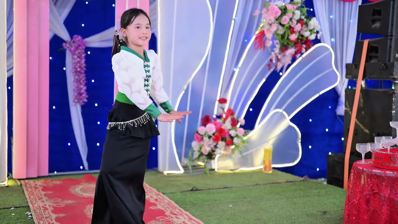 WAKING IN THE SUN BÉ GÁI SIÊU DỄ THƯƠNG BIỂU DIỄN TẠI LTH CR TUẤN MINH CD HÀ VI 