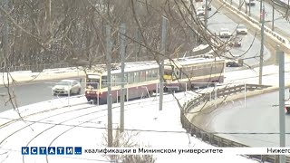 картинка: Потерявший управление трамвай, задом понесся по склону и механические тормоза его не остановили