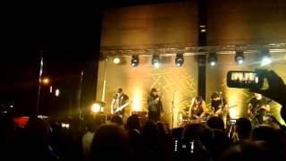 Video thumbnail of "FORRAJE + KUTXI ROMERO -Dueña de Mis Resacas (Pobra do Caramiñal 18/09/2015)"