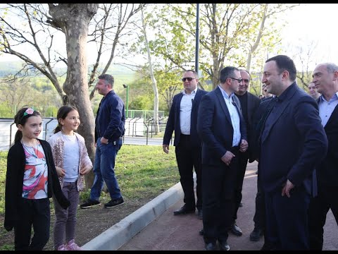ახლად რეაბილიტირებული პარკის დათვალიერება გურჯაანში