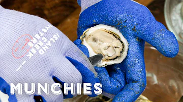 Is it OK to eat a raw clam?