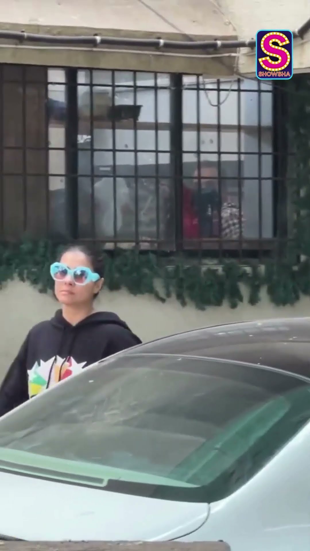 Kajol Gets Papped In A Funky Look, Blue Sunglasses And Oversized Hoodie | N18S | #shortvideos