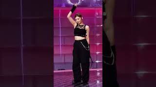 Universe Ticket Fire - 2Ne1 Fancam Vertical Ver.