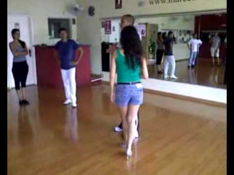 AULAS DE BOLERO E SAMBA