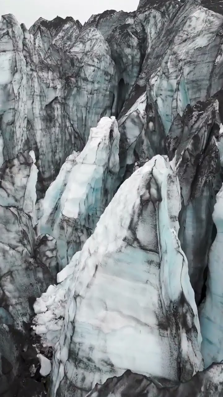Gígjökull glacier 🇮🇸🧊 #iceland #glacier #icelandnature #icelandtravel #icelandlandscape — Gígjökull — video poster