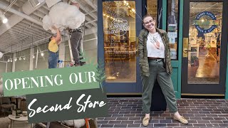 Courage & Soar is OPEN! | Opening Our Second Retail Store PART TWO
Courage & Soar is now soft, soft open!
NEWSLETTER SIGNUP: https://bit.ly/3piLIgI
SHOP MY AMAZON RECOMMENDATIONS: https://www.amazon.com/shop/ohhelloliving
FIND ME HERE:
Blog: http://www.ohhelloliving.com/
Shop: http://ohhelloco.com/
Instagram: http://bit.ly/2BBfOSL (@ohhelloliving)
Facebook Page: http://bit.ly/2BxVCRO
Oh, Hello Facebook Group: http://bit.ly/1TuYiSc
SEND SNAIL MAIL:
Oh, Hello Co. Paper & Gifts
40 Monroe Center St NW
Suite 103
Grand Rapids, MI 49503
SAVE $10 ON YOUR FIRST ERIN CONDREN PURCHASE: http://bit.ly/2wQWYae
DISCLAIMER: All products in this video were purchased by me unless otherwise marked with a *. Im not being paid for this video and all opinions are my own. Affiliate links may be used. Courage & Soar is OPEN! | Opening Our Second Retail Store PART TWO