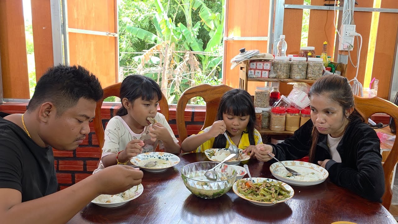 នឹកចង្រ្កាន្ត បាយណាស់ ធ្វេីម្ហូបញាំវិញហេីយ បងប្អូន ឆាសៀង ត្រកួន 