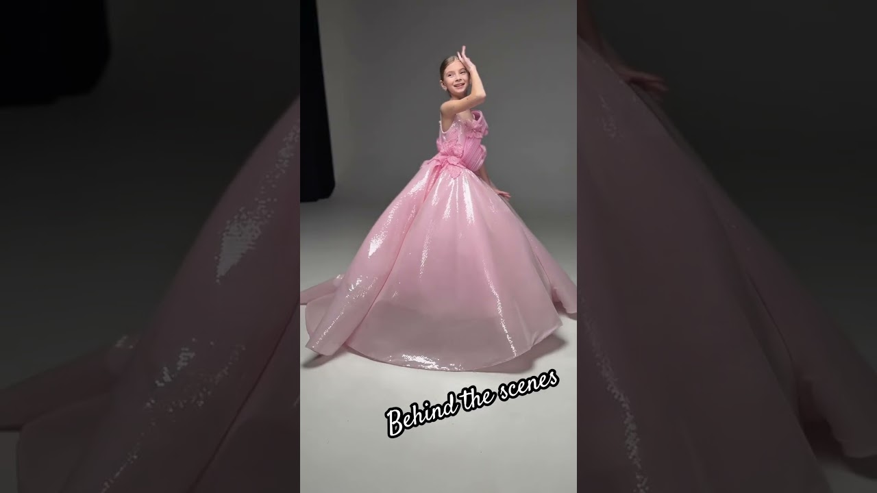 Model Sophia is showing our 