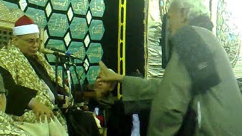 طلب سورة الإخلاص والشيخ محمود صديق المنشاوي جبر بخاطره وقرأها