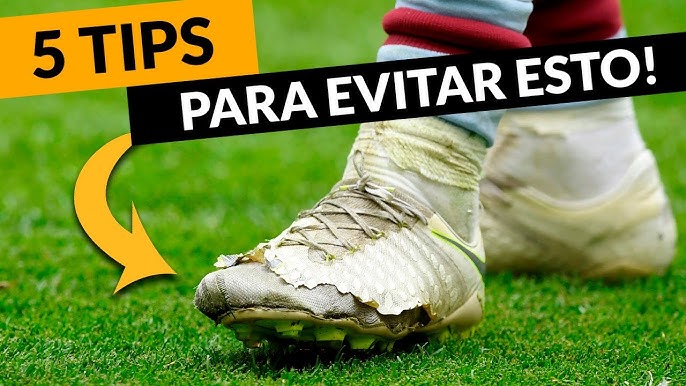 Consolida tu pisada con las botas de fútbol multitacos