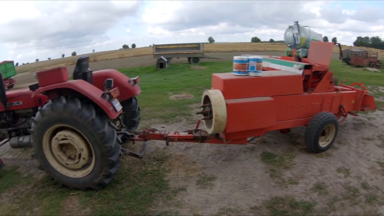 Prasowanie słomy na mniejszą skale. Końcówka żniw.Ursus C-360/Prasa Sipma.