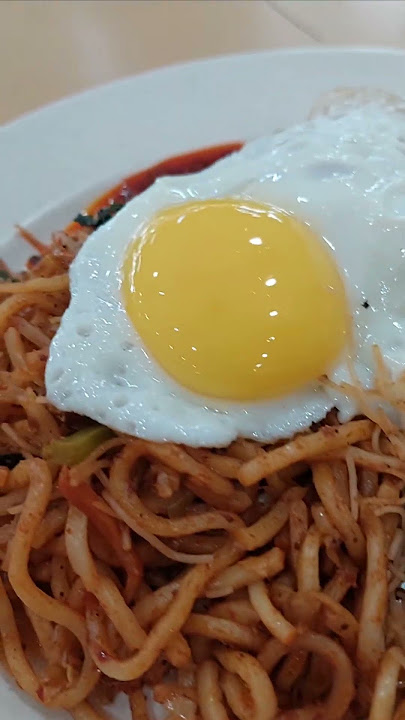 Malaysian Meehoon Mee goreng with Telur Mata.,Teh Tarik Kurang manis!Power combo Breakfast.