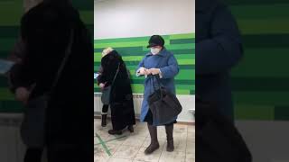 Очередь придумали в 19 веке Люди до 19 века: