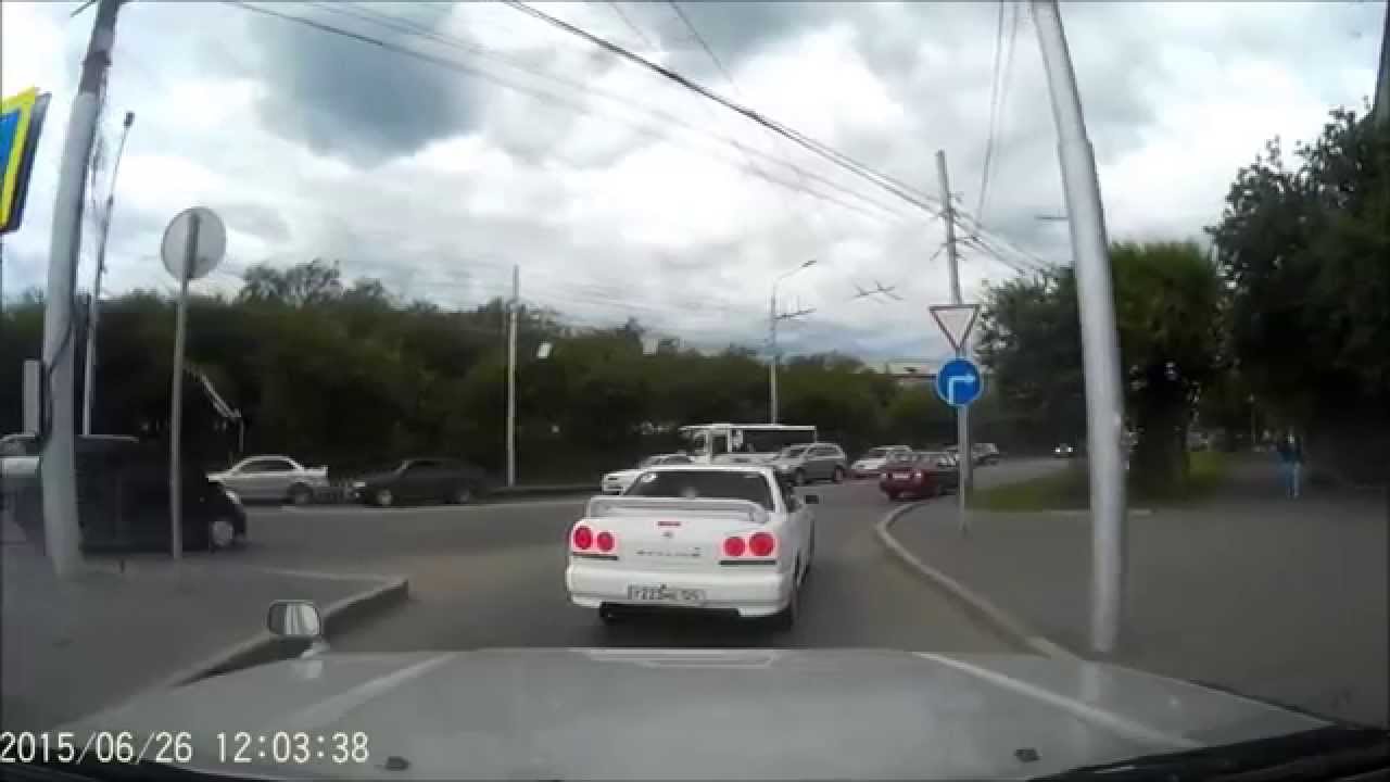 Белый ситроен авария