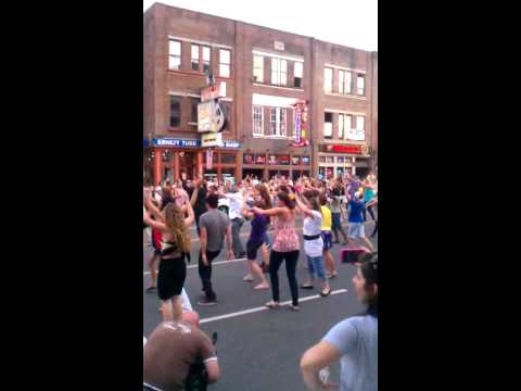 Nashville Downtown Flash Mob - 6/17/11 (Beat It by Michael Jackson)