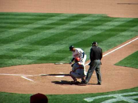 Jacque Jones gets standing ovation, base hit