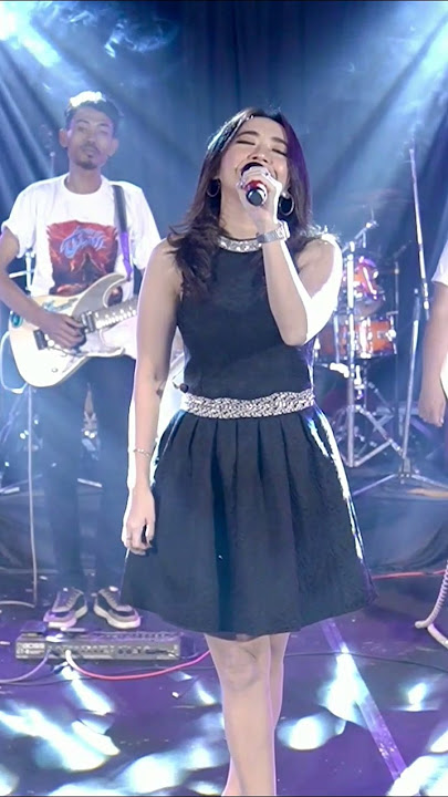 suaranya bikin merinding sampai ke ulu hati.. SEDINGIN SALJU - Rena Movies. #dangdut #dangdutkoplo