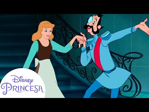 Cenicienta se prueba el zapato de cristal | Disney Princesa