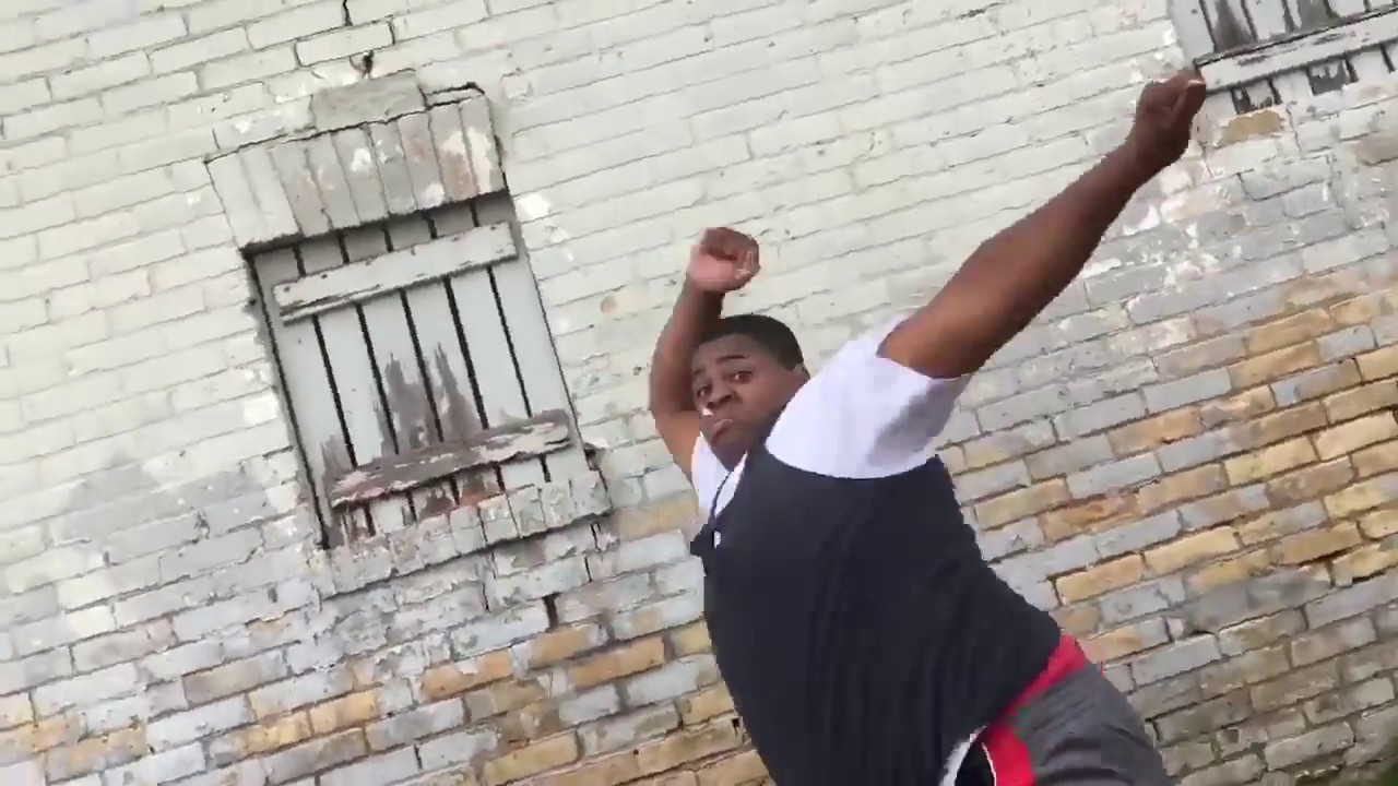 Million x 18 мне уже МэшАп (Темнокожий танцует мем тик ток) - YouTube