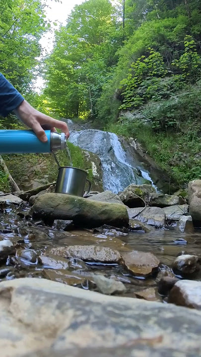 Kopi di Tepi Air Terjun ☕🌊#KopiDiTepiAirTerjun #KopiAlam #HidupLambat #KopiLuarRuangan
