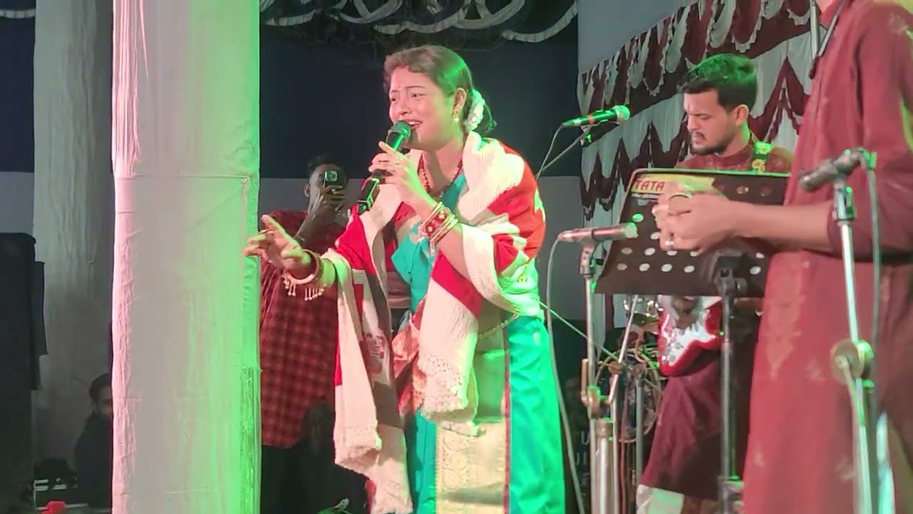 বৃষ্টি দিদির কন্ঠে অপূর্ব শ্যামা সংগীত || এবার কালী তোমায় খাব || Singer Brishti Day