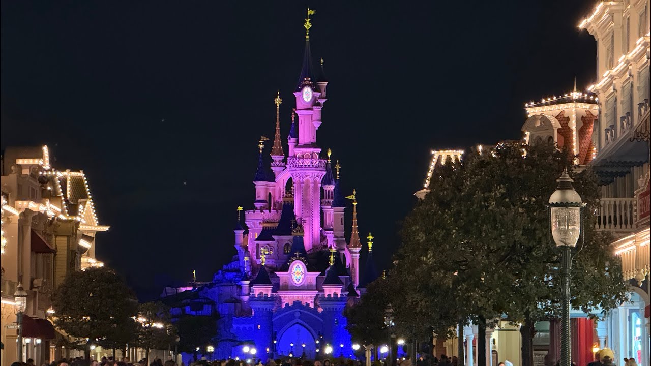 Spettacolo finale Disneyland Paris - fuochi d’artificio, droni e led